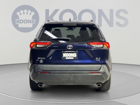 Used 2021 Toyota RAV4 XLE Premium AWD/4WD image 19