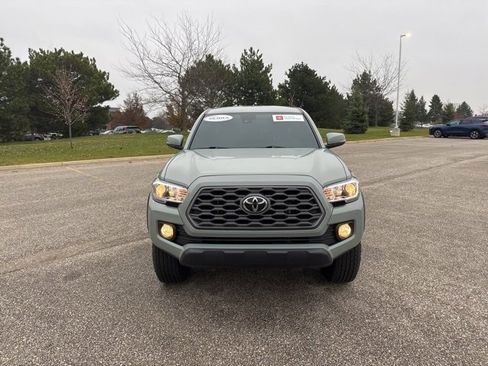 Used 2023 Toyota Tacoma TRD Off-Road image 2