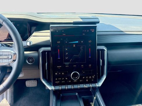 Used 2024 GMC Acadia Elevation w/ Luxury Package image 11