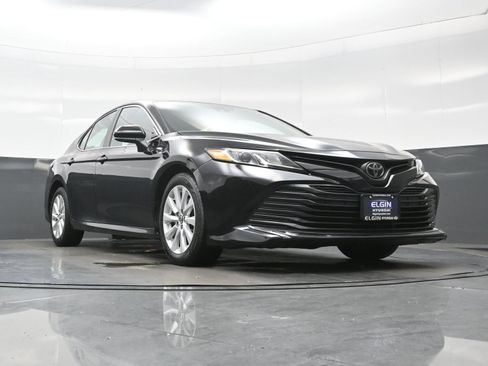 Used 2020 Toyota Camry LE FWD image 31