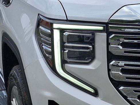 Used 2024 GMC Sierra 1500 Denali AWD/4WD image 9