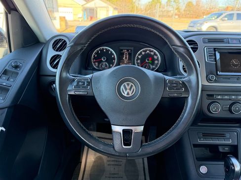 Used 2016 Volkswagen Tiguan S image 19
