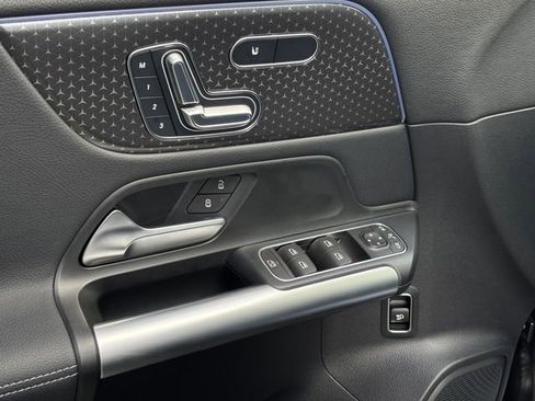 Used 2025 Mercedes-Benz GLA 250 4MATIC image 16