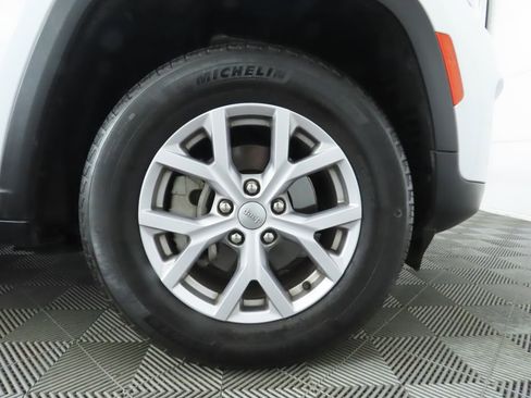 Used 2022 Jeep Grand Cherokee Limited image 34