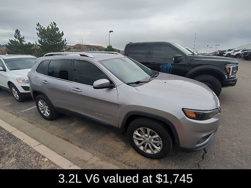 Used 2019 Jeep Cherokee Latitude w/ Cold Weather Group image 3