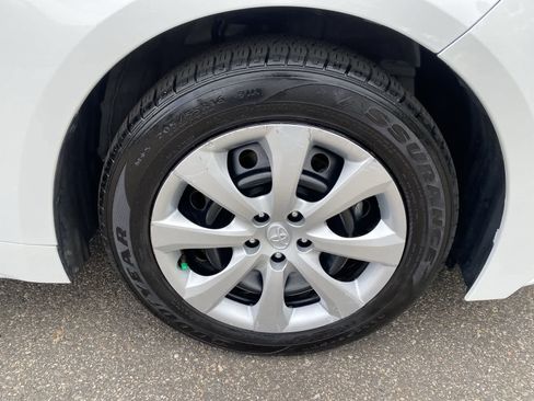 Used 2024 Toyota Corolla LE FWD image 17