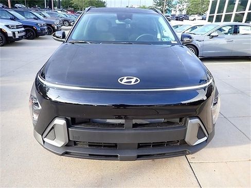 Used 2025 Hyundai Kona SEL image 8