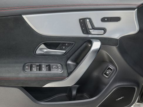 Used 2025 Mercedes-Benz CLA 250 4MATIC image 13