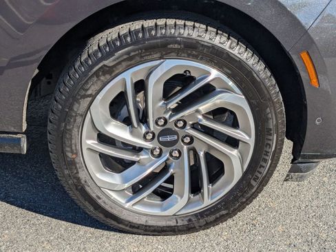 Certified 2025 Lincoln Navigator Reserve image 13