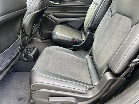 New 2025 Jeep Grand Cherokee L Altitude image 18