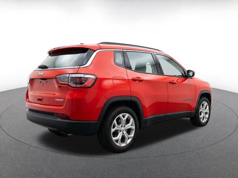 Used 2025 Jeep Compass Latitude AWD/4WD image 7