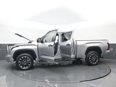Used 2025 Toyota Tundra SR5 AWD/4WD image 32