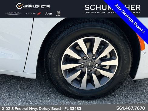 Used 2025 Chrysler Pacifica Select FWD image 9