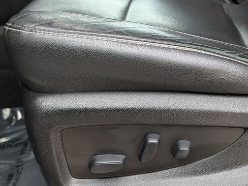 Used 2020 Chevrolet Suburban LT w/ Luxury Package image 11