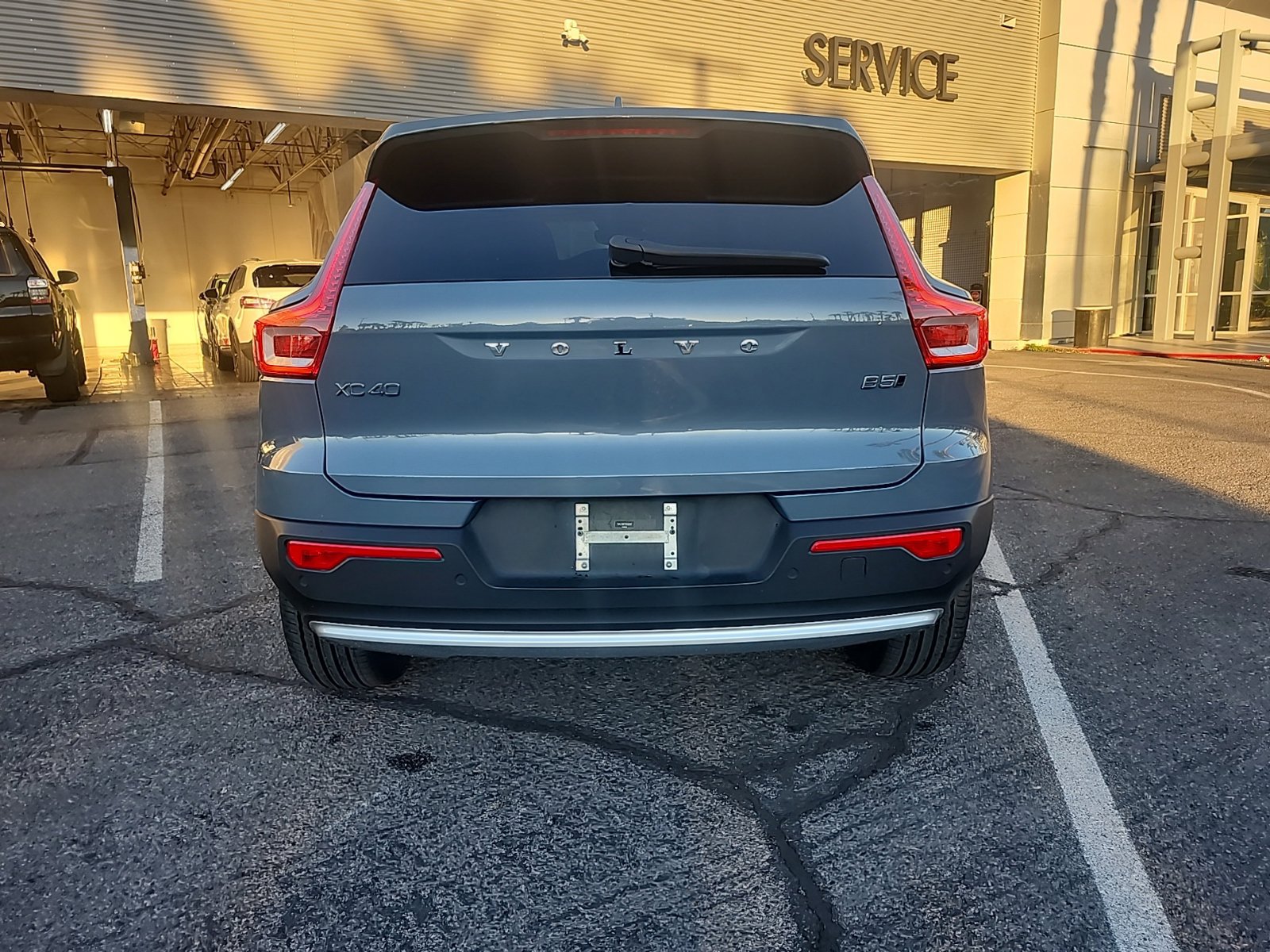 Used 2023 Volvo XC40 B5 Plus AWD/4WD image 8