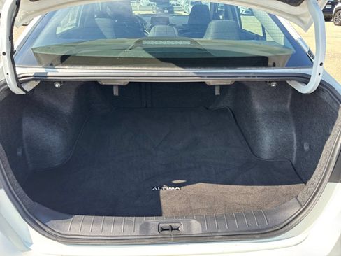 Used 2025 Nissan Altima 2.5 SV FWD image 31