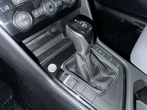 Certified 2024 Volkswagen Taos SE FWD image 21