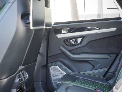 Used 2019 Lamborghini Urus AWD/4WD image 23