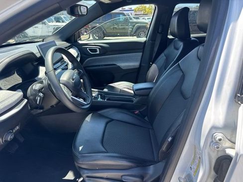 Used 2024 Jeep Compass Latitude AWD/4WD image 8