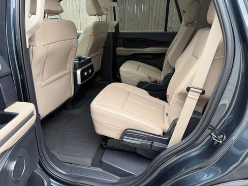 Used 2024 Ford Expedition XLT RWD image 24