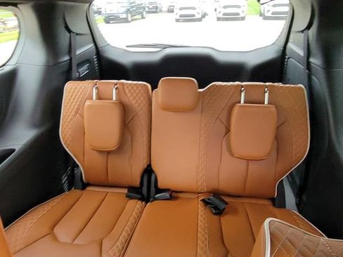 Used 2025 Chrysler Pacifica Pinnacle w/ Trailer Tow Group AWD/4WD image 12