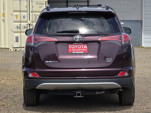 Used 2017 Toyota RAV4 XLE AWD/4WD image 5