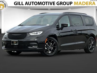New 2026 Chrysler Pacifica Select