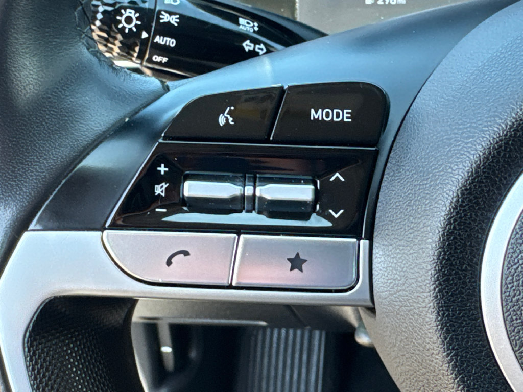 Used 2025 Hyundai Elantra SEL FWD image 30