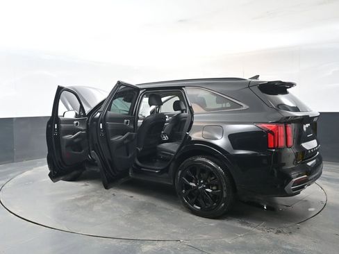 Certified 2022 Kia Sorento SX image 32