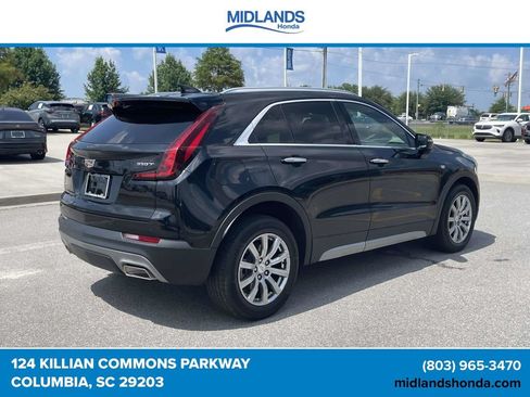 Used 2023 Cadillac XT4 Premium Luxury w/ Cold Weather Package AWD/4WD image 6