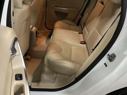 Used 2016 Volvo XC60 T5 Premier image 11