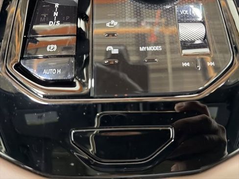 Used 2026 BMW 530i xDrive w/ Premium Package image 40