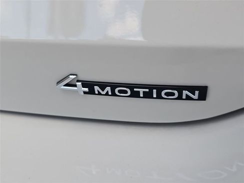 New 2026 Volkswagen Tiguan SEL R-Line image 6