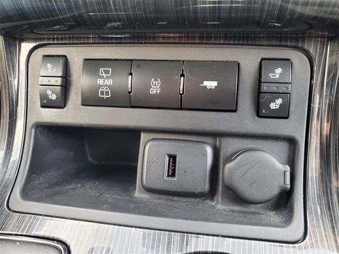 Used 2015 Chevrolet Traverse LT w/ Style and Technology Package image 23