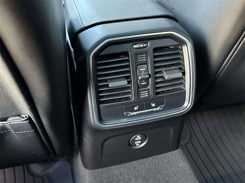 Used 2025 Porsche Macan image 13