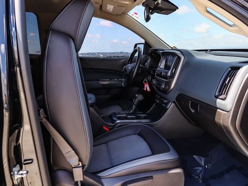 Used 2021 Chevrolet Colorado Z71 w/ Safety Package RWD image 17