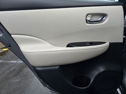 Used 2020 Nissan Leaf SL Plus image 27