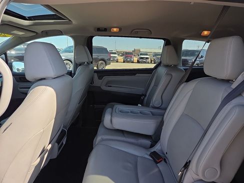 Used 2024 Honda Odyssey EX-L image 18