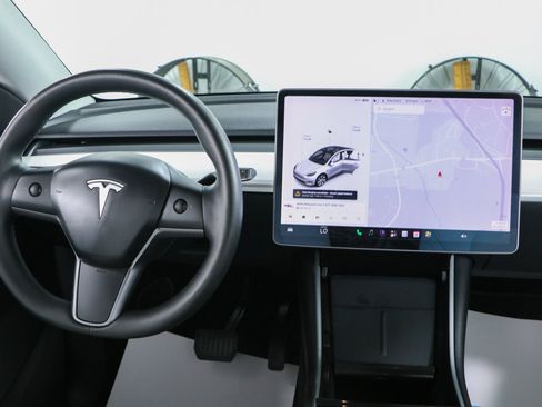 Used 2020 Tesla Model Y Long Range AWD/4WD image 16