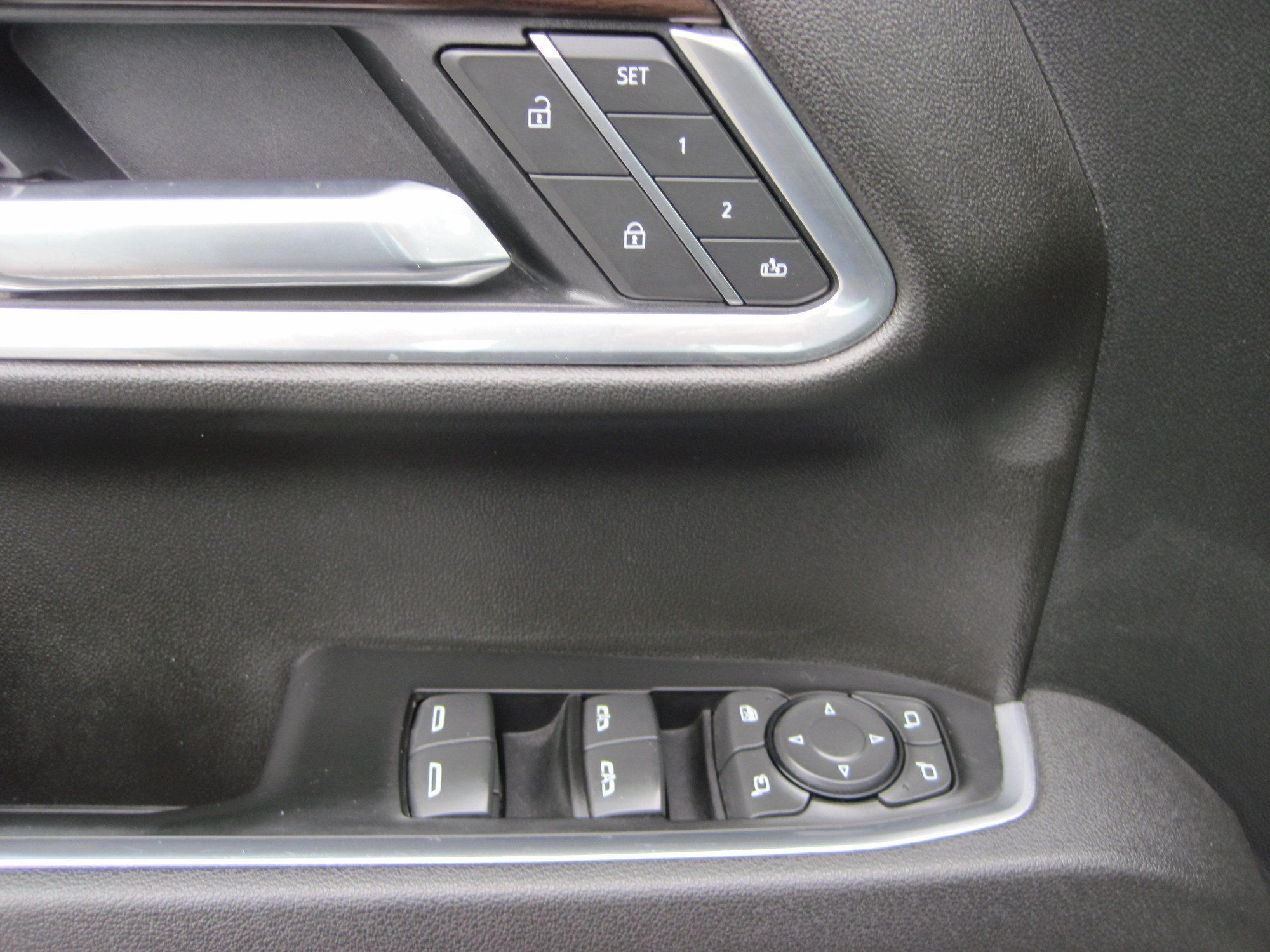 Used 2025 GMC Sierra 1500 SLT AWD/4WD image 13
