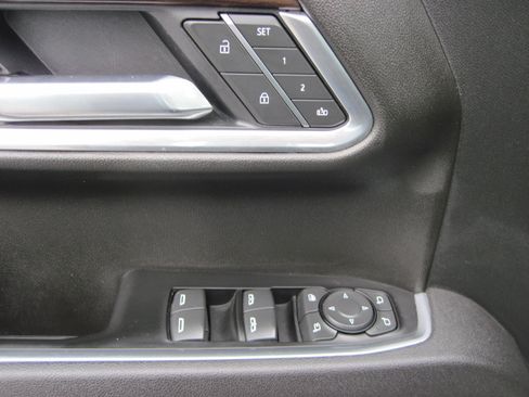 Used 2025 GMC Sierra 1500 SLT AWD/4WD image 13