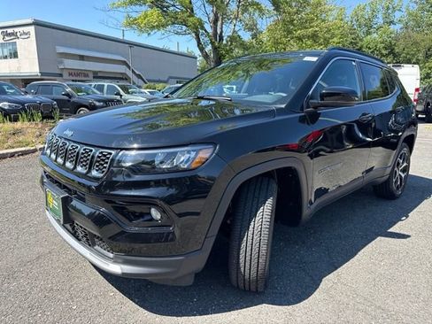 Used 2025 Jeep Compass Limited AWD/4WD image 3