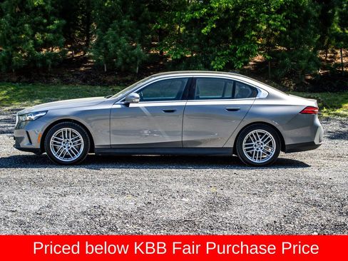 Used 2024 BMW 540i xDrive AWD/4WD image 4