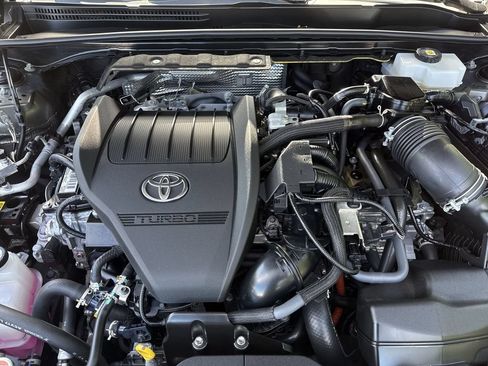 Used 2025 Toyota Crown Platinum AWD/4WD image 18