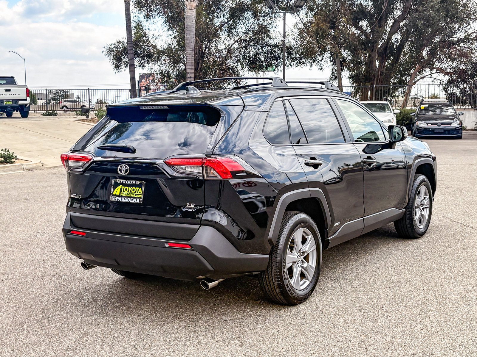 Certified 2025 Toyota RAV4 LE AWD/4WD image 6