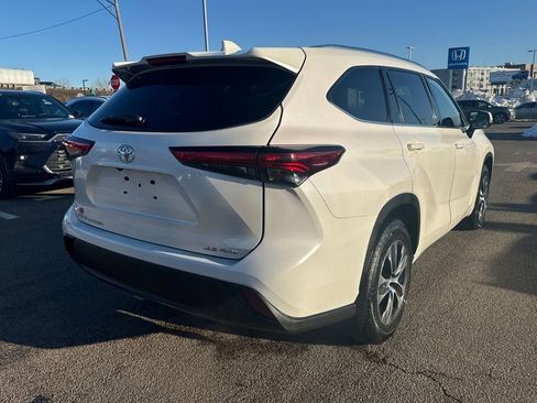 Used 2021 Toyota Highlander XLE image 10