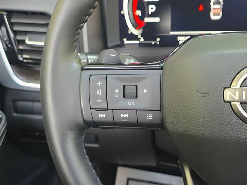 Used 2025 Nissan Rogue Platinum FWD image 22
