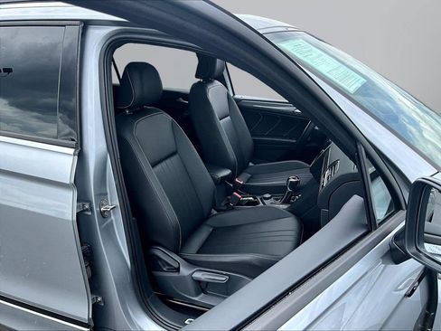 Used 2023 Volkswagen Tiguan SE R-Line AWD/4WD image 34