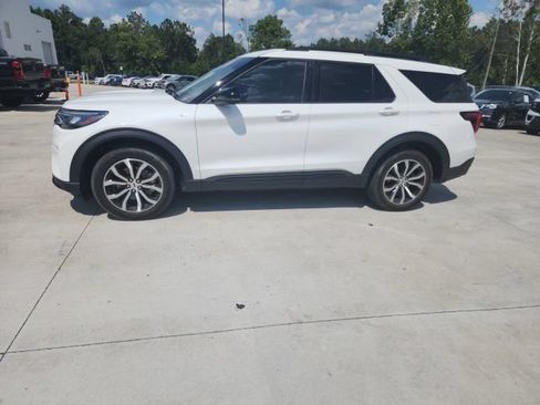 Used 2025 Ford Explorer ST-Line AWD/4WD image 8