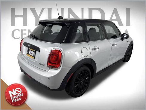 Used 2019 MINI Cooper 4-Door Hardtop image 3
